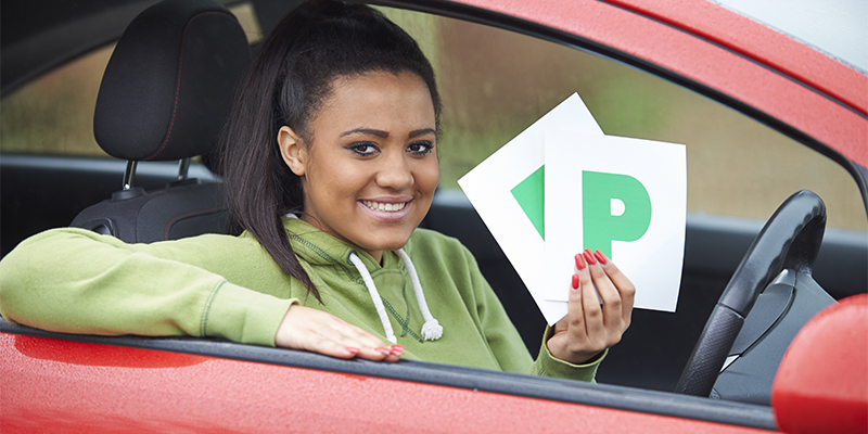Girl-holding-P-plates