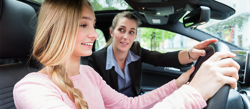 girl learning to drive