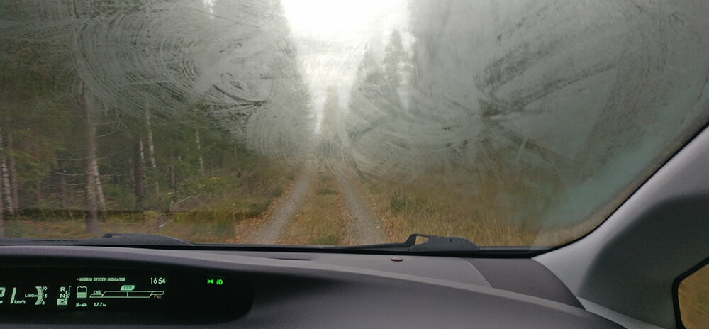 mist on front windscreen