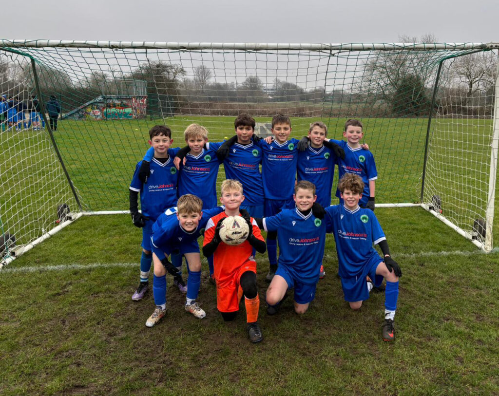 Newport Pagnell Pumas posing together in goal