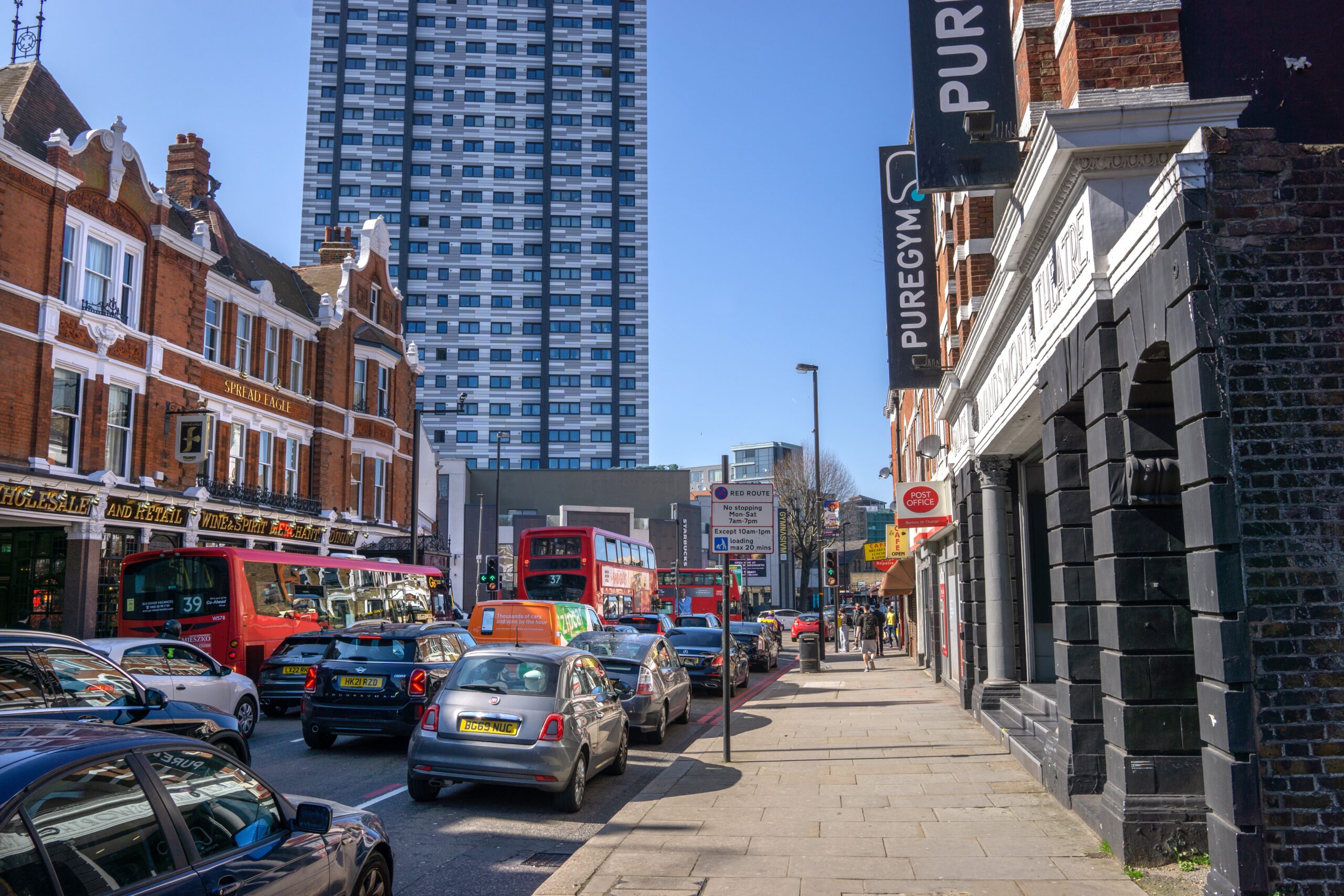 A red route clearway in Wandsworth in London